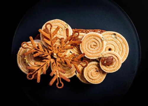 Christmas spirit for this comforting and elegant dessert to be enjoyed while listening to the fire crackling in the fireplace as the first snowflakes fall...