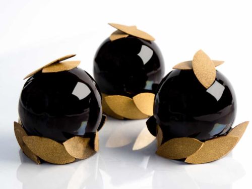 A signature creation for Café Pouchkine, the César celebrates the combination of three textures and three chocolates