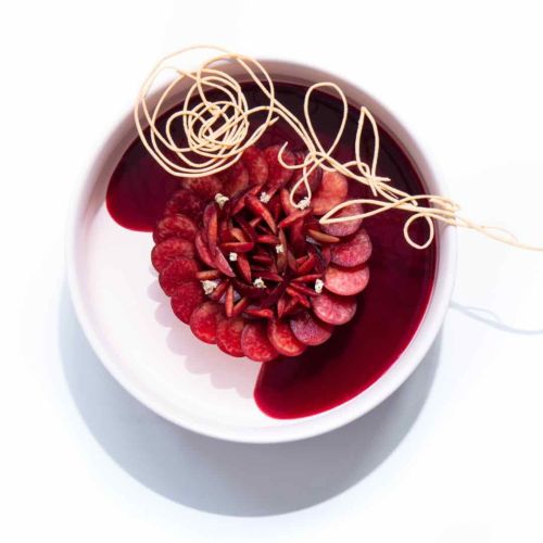 A classic revisited to celebrate the arrival of the first fruits of the cherry tree, dessert on the plate