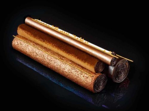 Game of superimpositions, combination of textures and hazelnut, bergamot and chocolate flavors