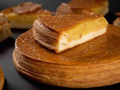Croissant dough, light frangipane with pronounced almond flavour, Amaretto and crushed almonds, crispy "Arlette"
